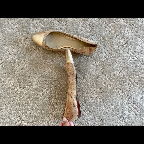 Size 8 Kate Spade gold-toed cork flats - Picture 2 of 4